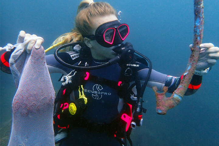 the best PADI Dive Against Debris dive with Divinguru Unawatuna and Divinguru Nilaveli in Sri Lanka