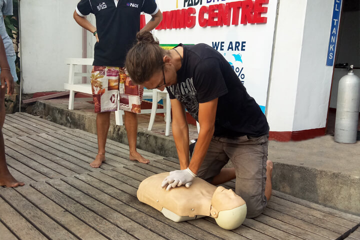 EFR Emergency First Response Course also for nondivers