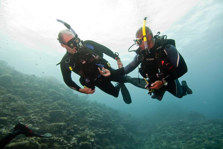 refresher dive for qualified divers with Divinguru